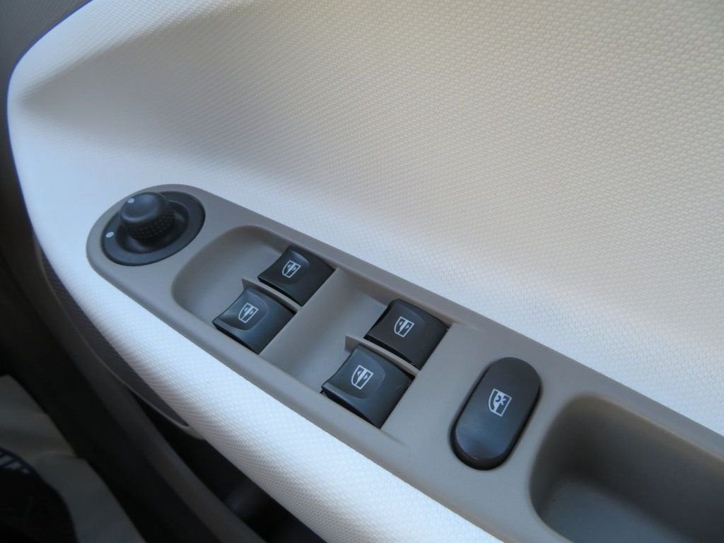 Used Renault Zoe 2015 for sale - 77521239: Photo 28