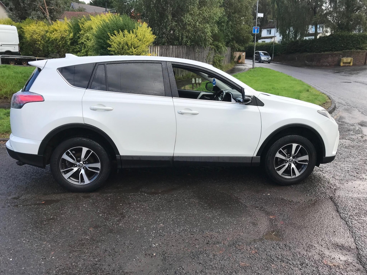 Used Toyota RAV4 2016 for sale - 76988228: Photo 3