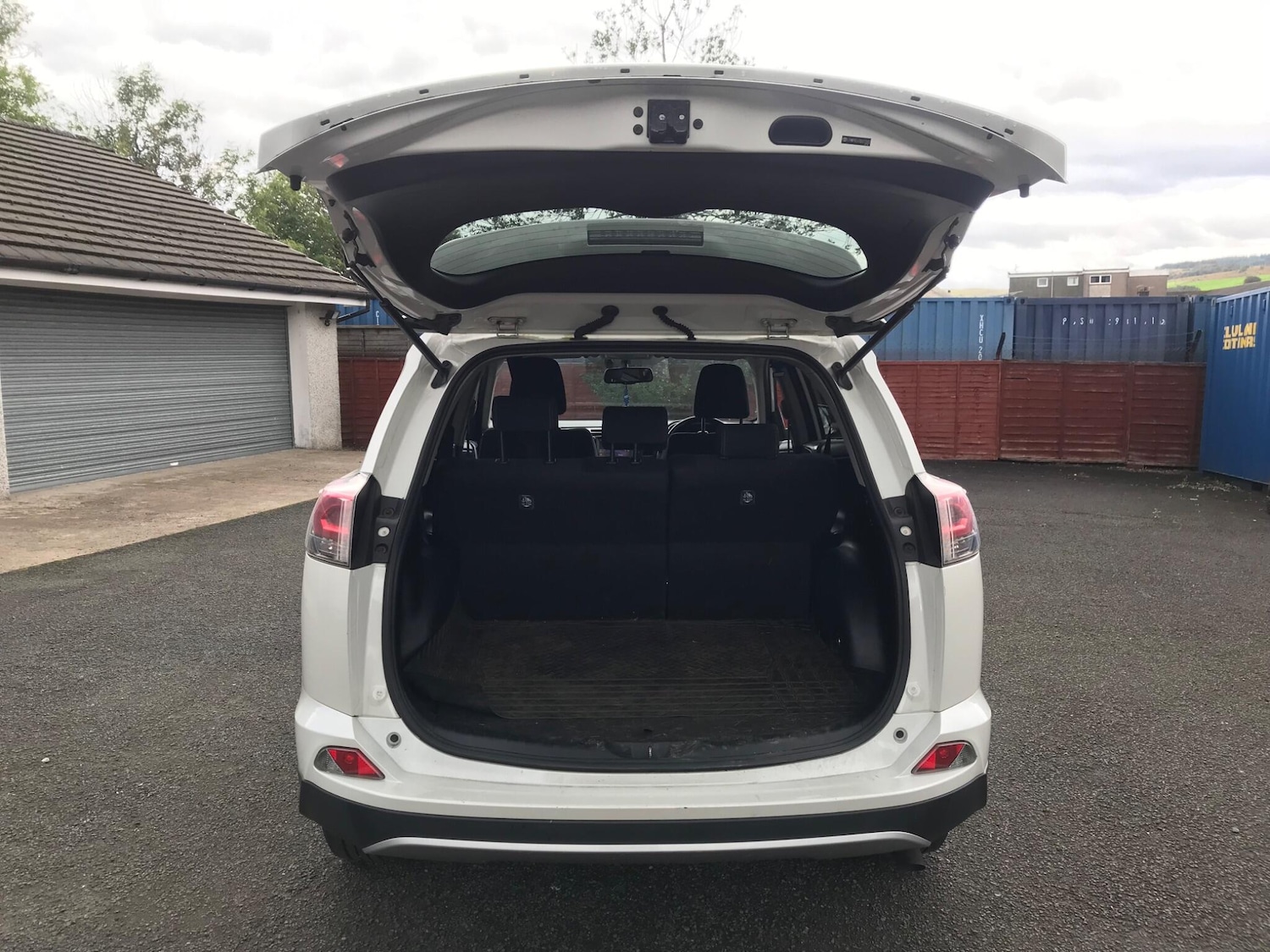 Used Toyota RAV4 2016 for sale - 76988228: Photo 9