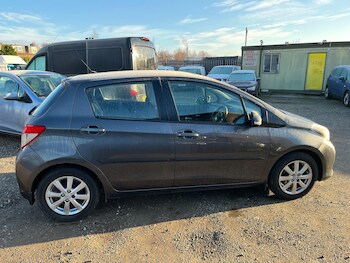 Used Toyota Yaris 2012 for sale - 77794348: Photo