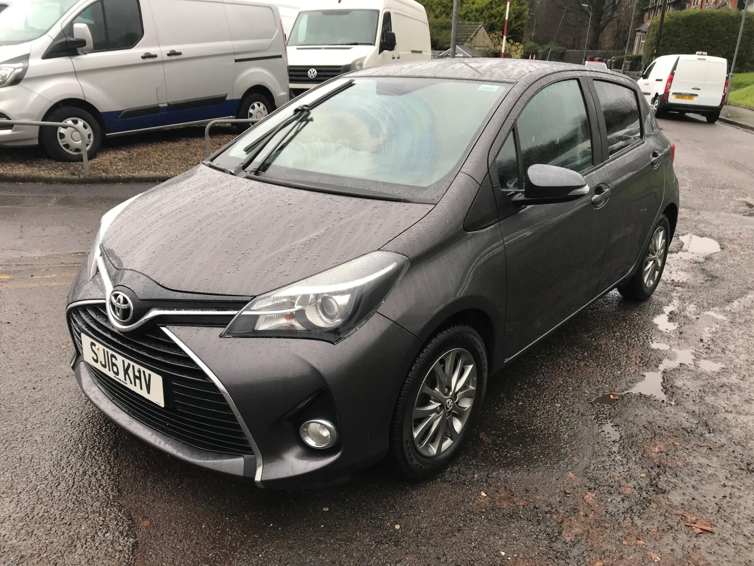 Used Toyota Yaris 2016 for sale - 76990367: Photo 2