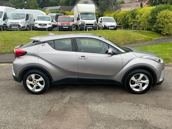 Used Toyota C-HR 2017 for sale - 79106681: Photo