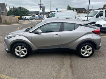 Used Toyota C-HR 2017 for sale - 79106681: Photo