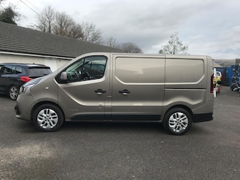 Used Nissan NV300 2019 for sale - 77646017: Photo