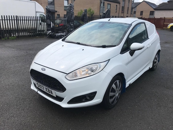 Used Ford Fiesta Van 2017 for sale - 74888884: Photo 2