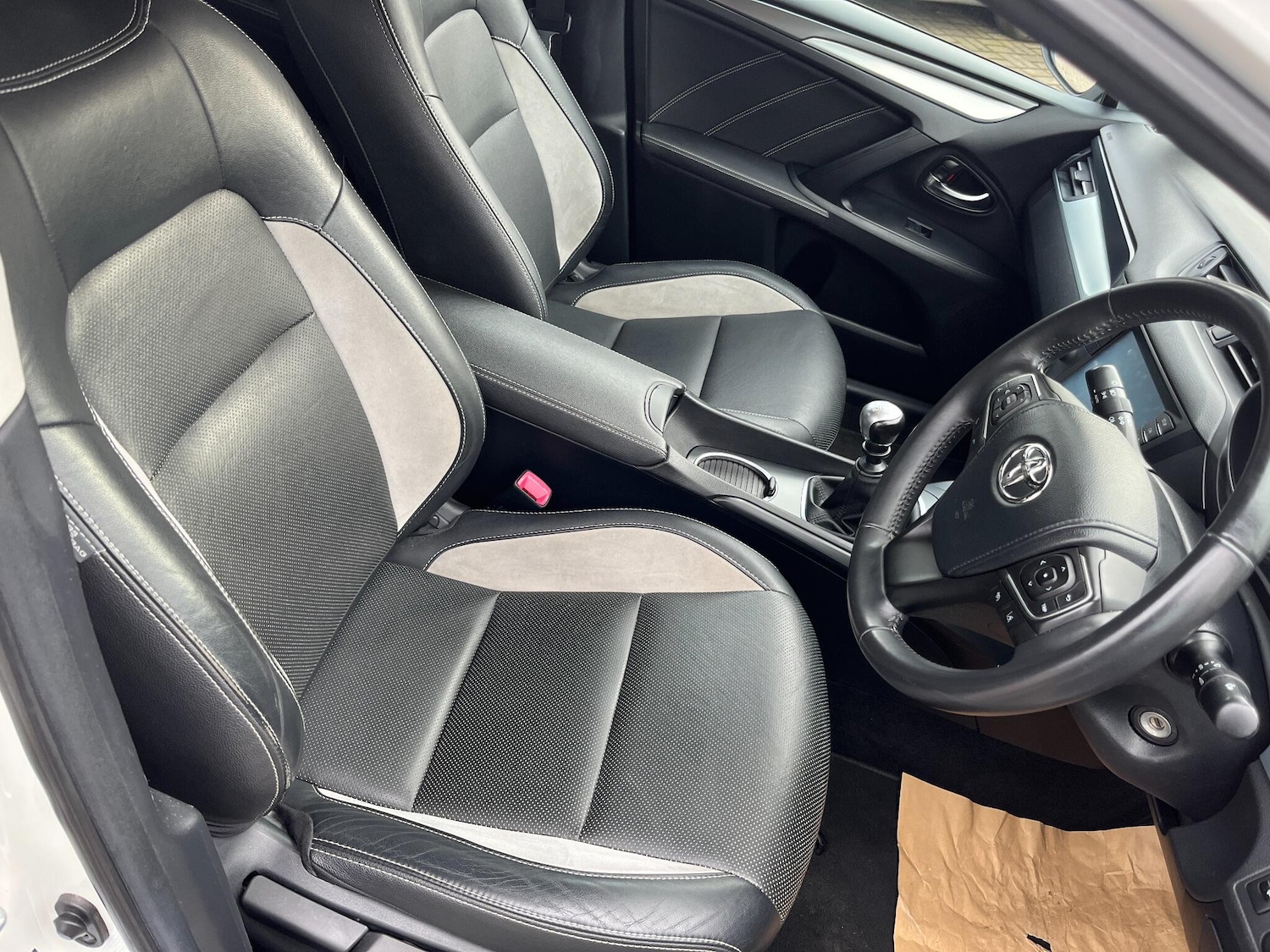 Used Toyota Avensis 2017 for sale - 77939910: Photo 9