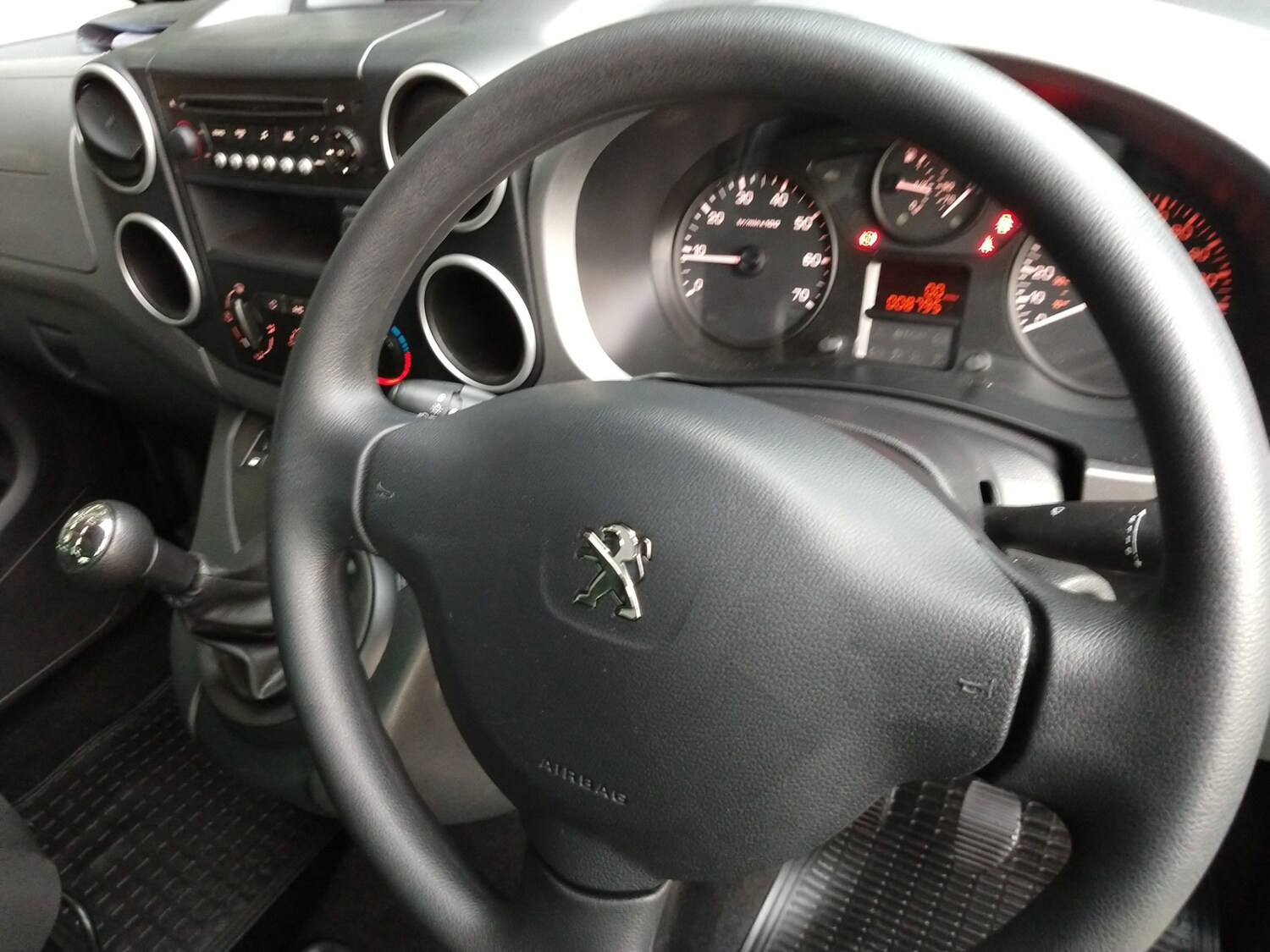 Used Peugeot Partner Tepee 2018 for sale - 75980650: Photo 25