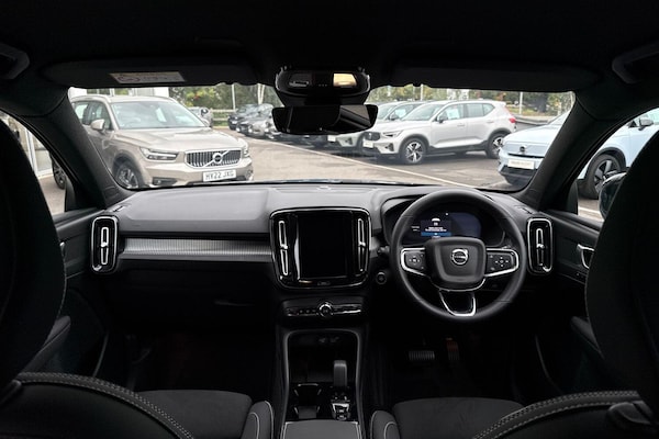 Used Volvo XC40 2025 for sale - 76226641: Photo 3