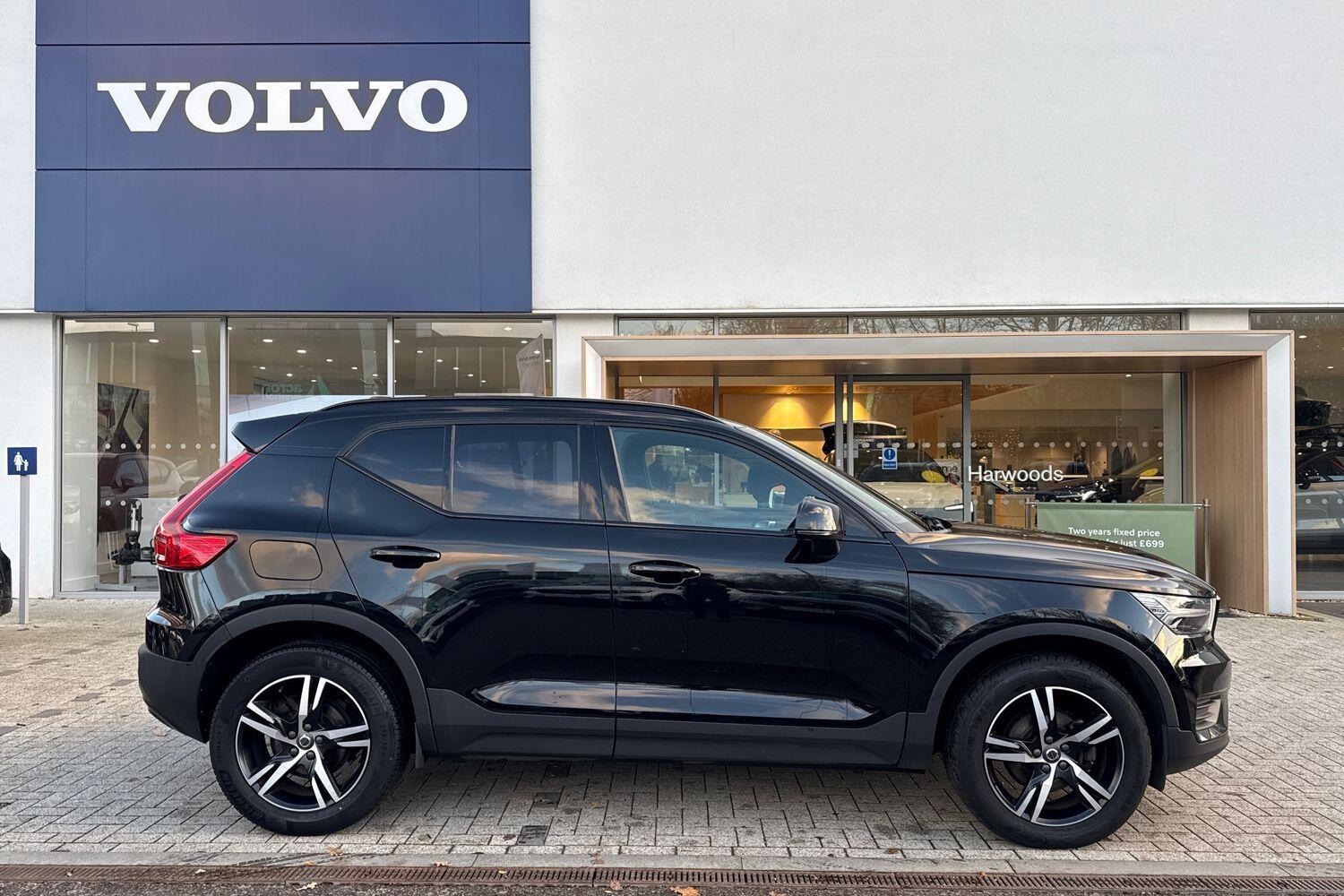 Used Volvo XC40 2021 for sale - 76913232: Photo 2