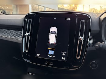 Used Volvo XC40 2021 for sale - 76913232: Photo