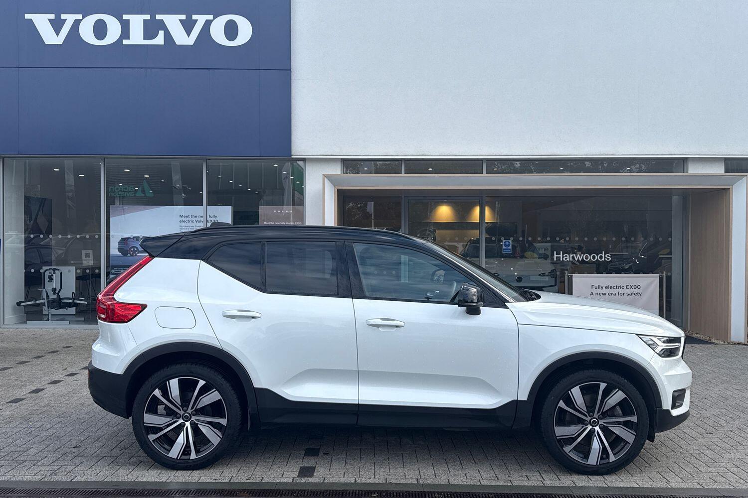 Used Volvo XC40 2021 for sale - 76359934: Photo 2