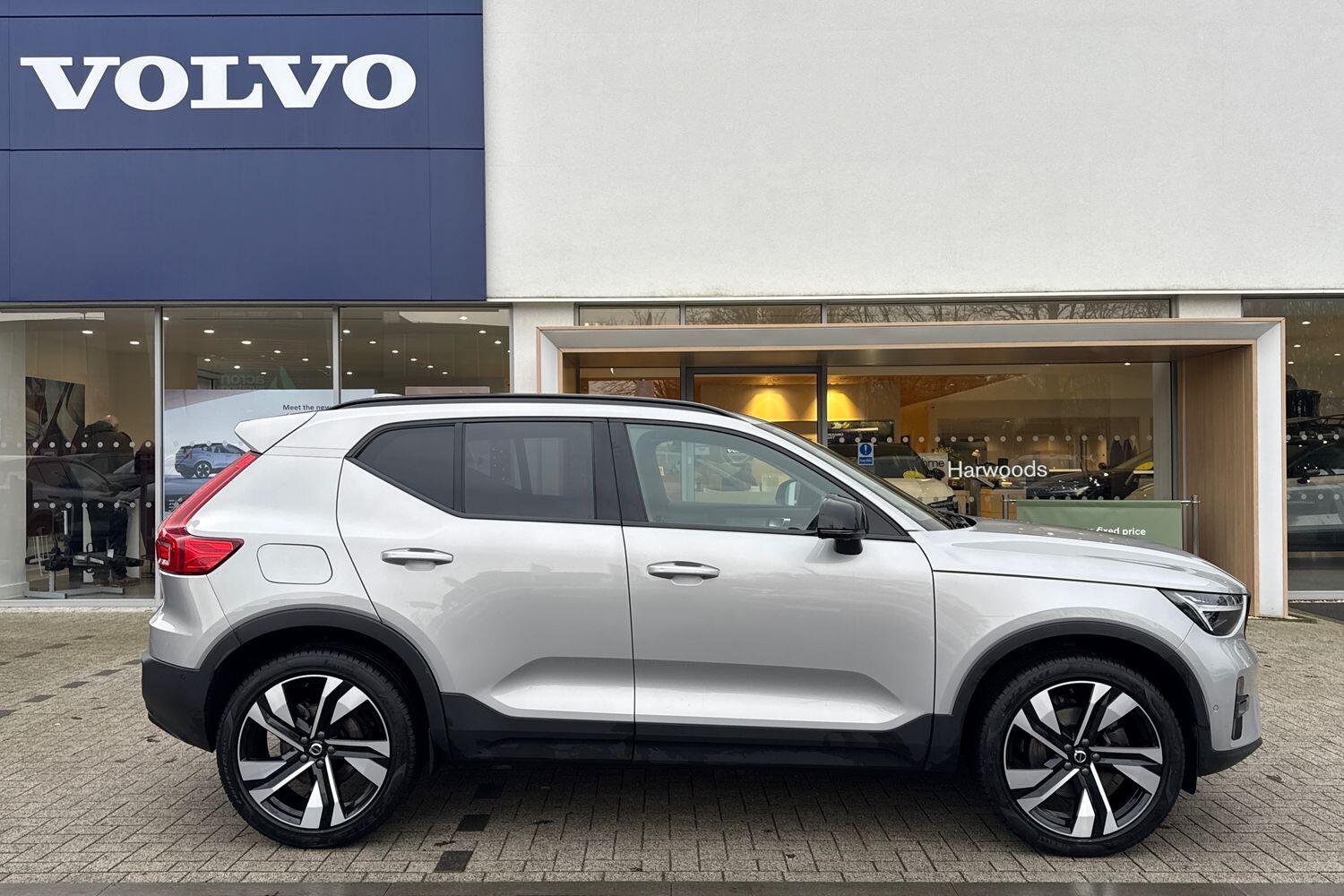 Used Volvo XC40 2023 for sale - 77255322: Photo 2