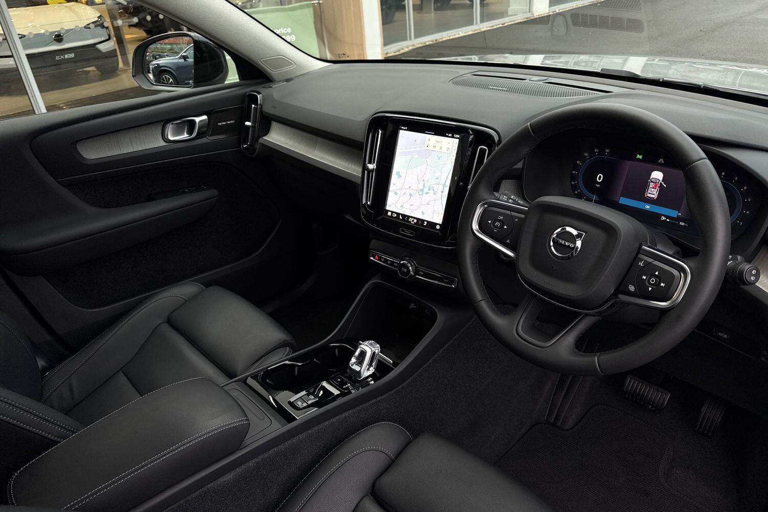 Used Volvo XC40 2023 for sale - 77255322: Photo 6