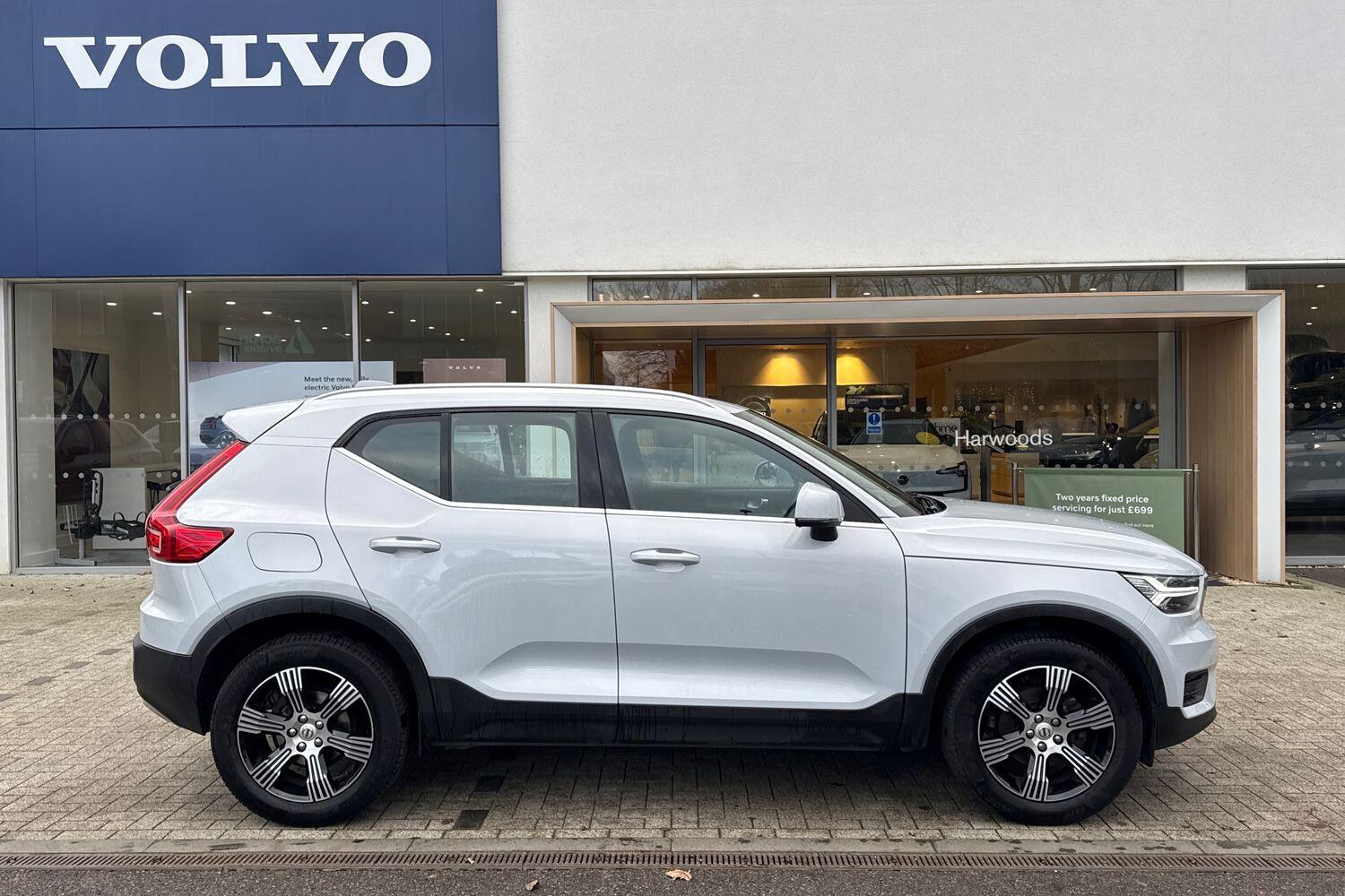 Used Volvo XC40 2022 for sale - 76953329: Photo 2