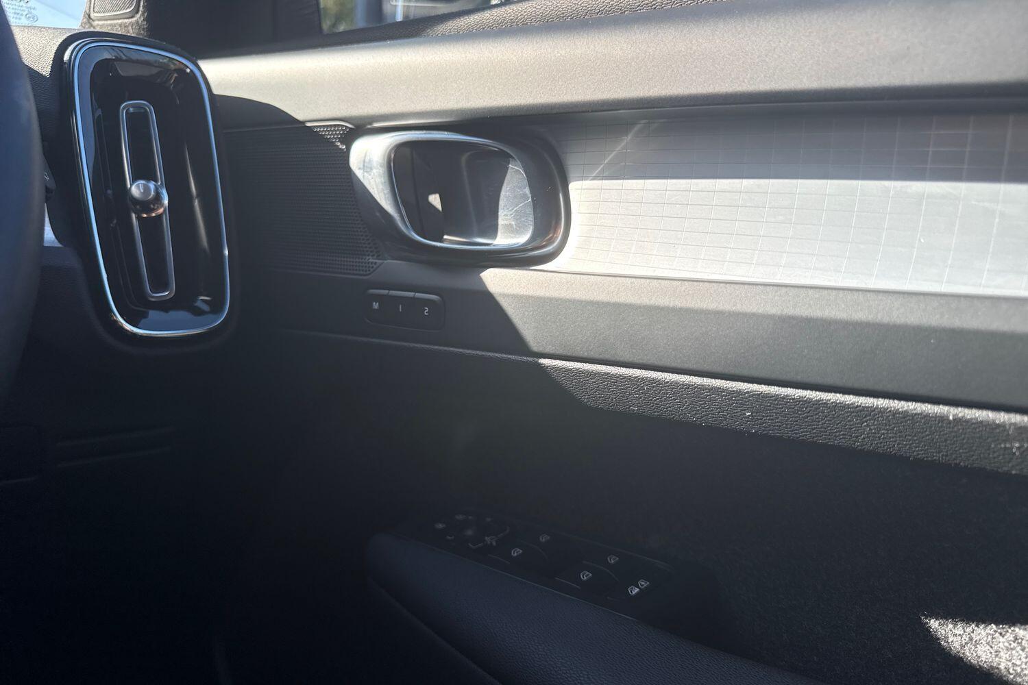 Used Volvo XC40 2023 for sale - 76199681: Photo 40