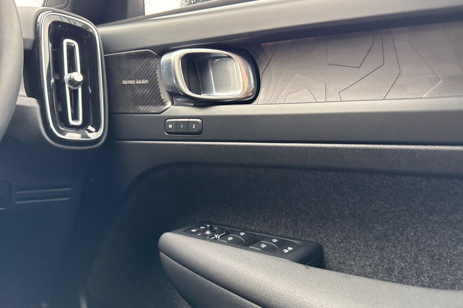 Used Volvo XC40 for sale - 77549356: Photo 42