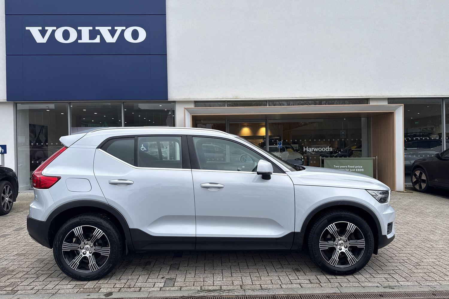 Used Volvo XC40 2021 for sale - 77633833: Photo 2