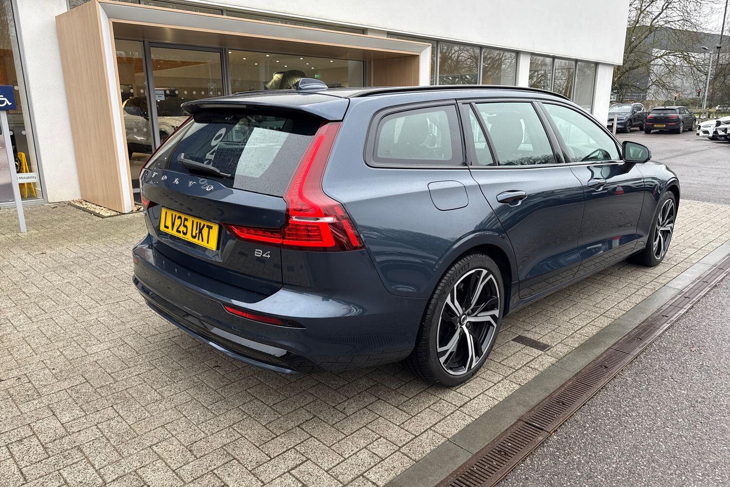 Used Volvo V60 2025 for sale - 77142940: Photo 8