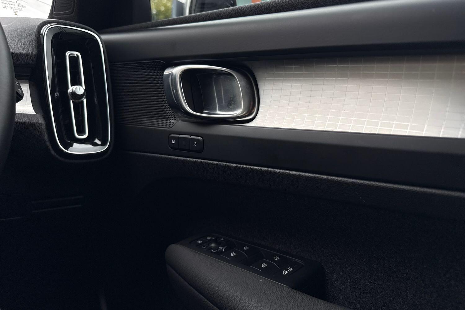 Used Volvo XC40 2023 for sale - 76108814: Photo 41