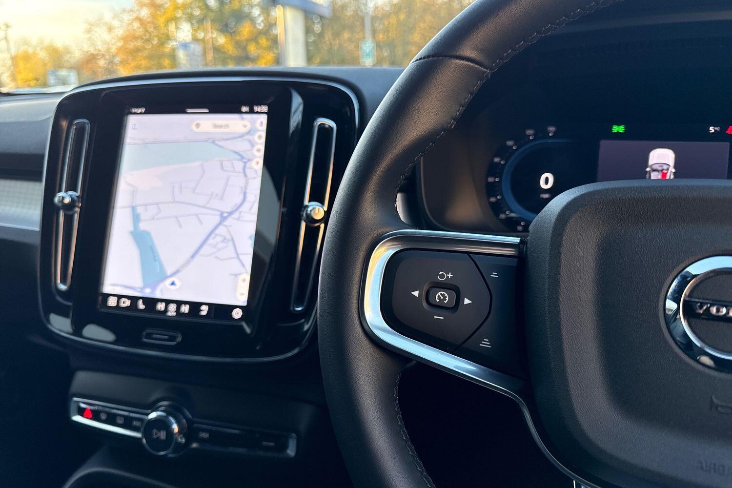 Used Volvo XC40 for sale - 76727101: Photo 35