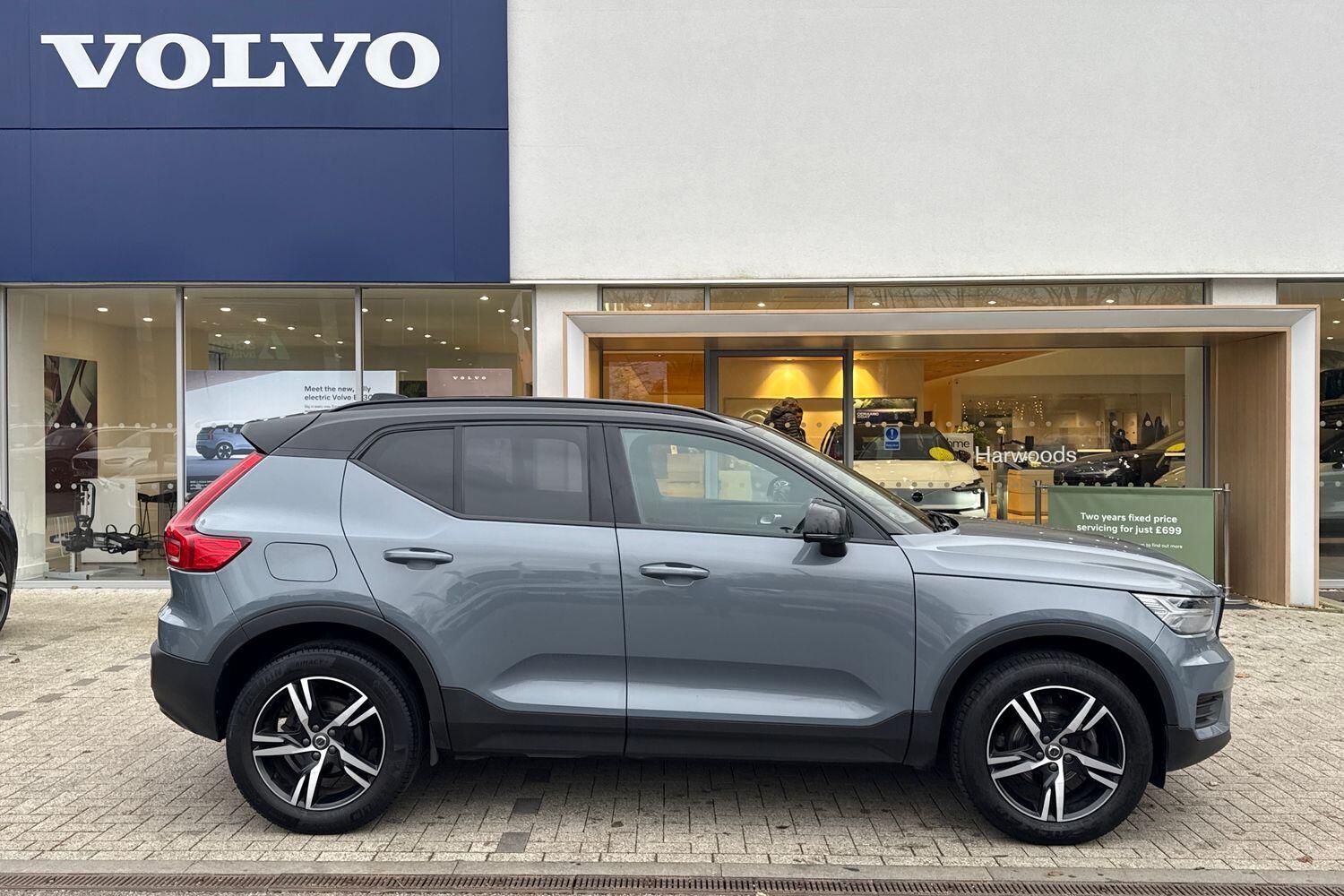 Used Volvo XC40 for sale - 76997039: Photo 2