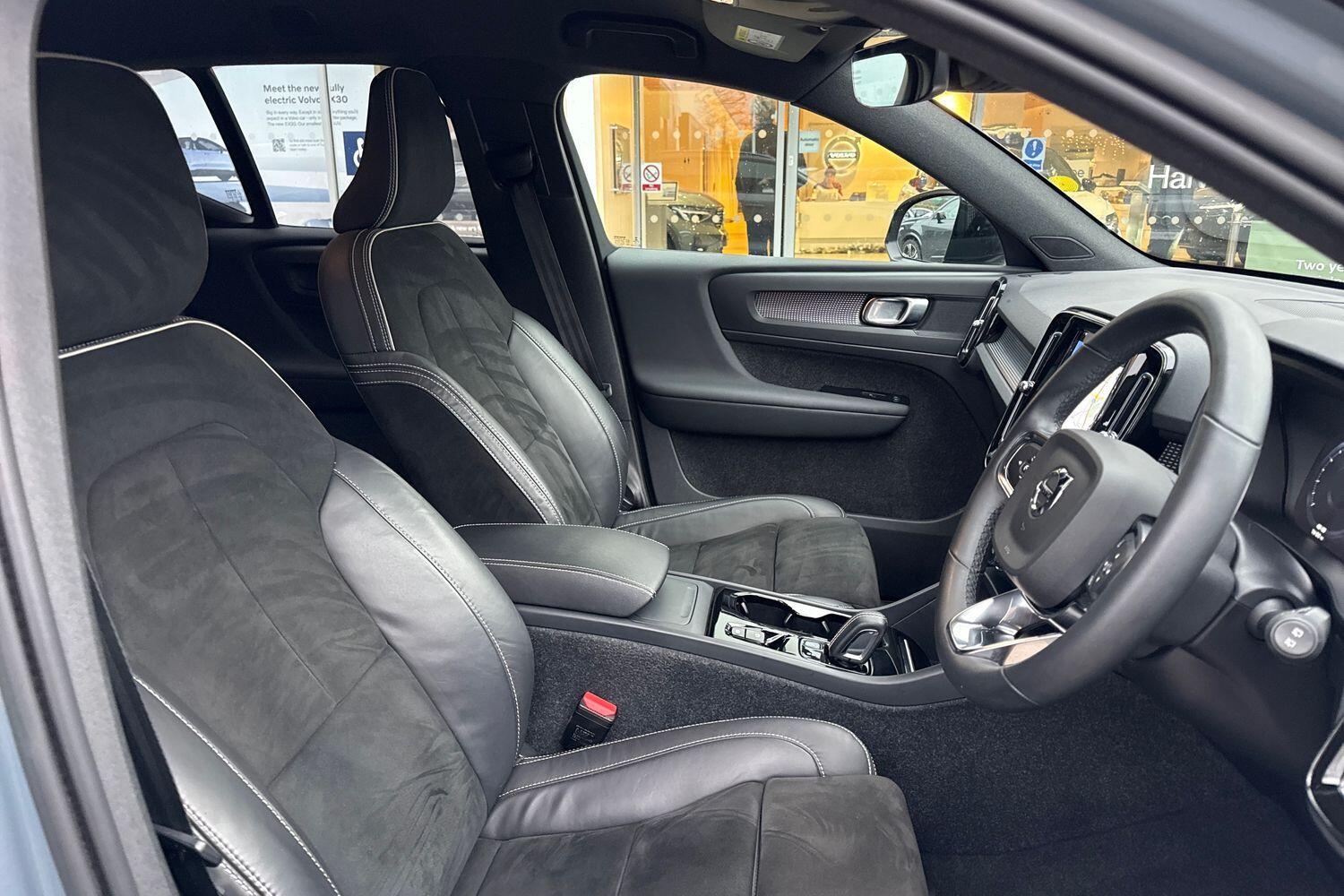 Used Volvo XC40 for sale - 76997039: Photo 26