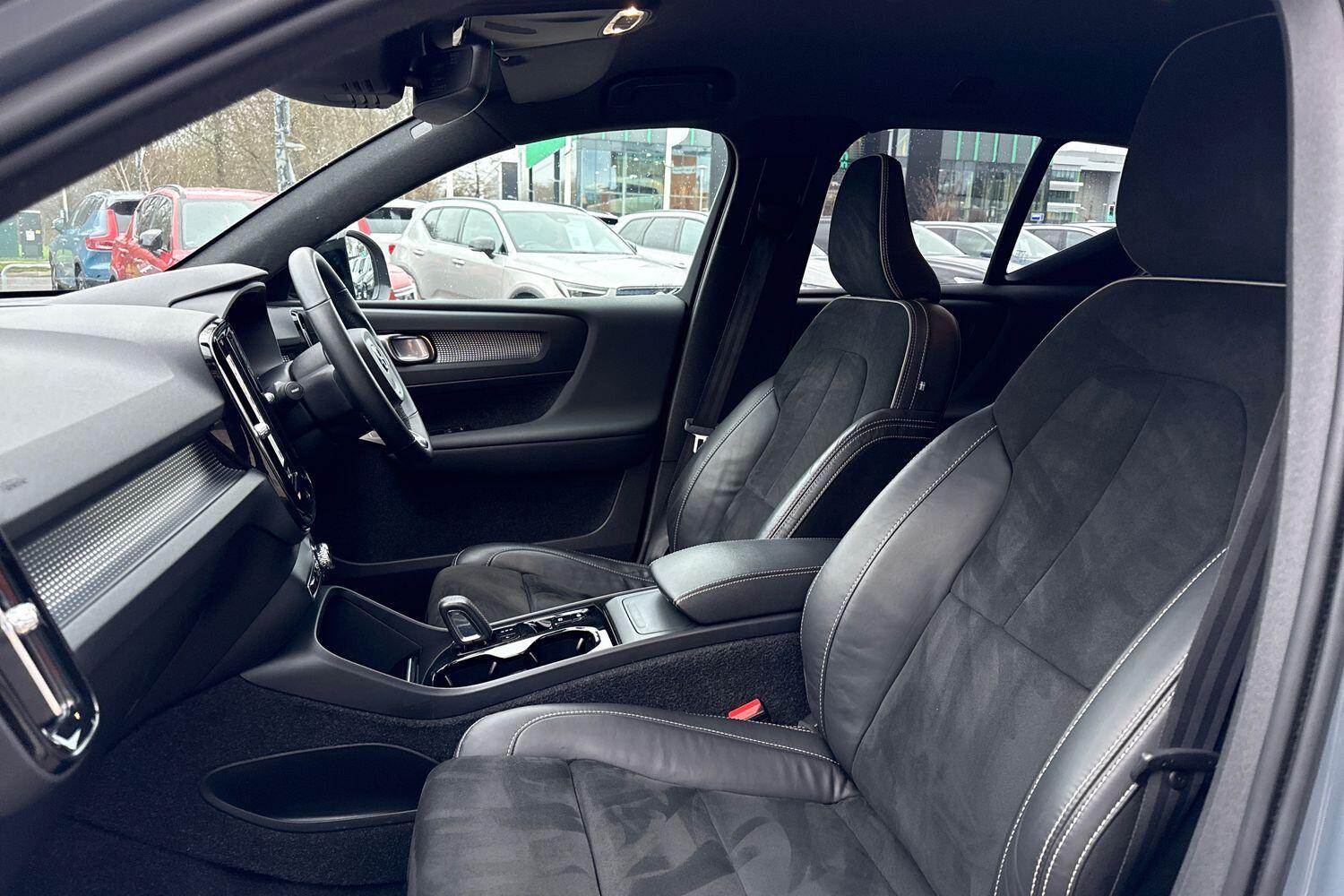 Used Volvo XC40 for sale - 76997039: Photo 28