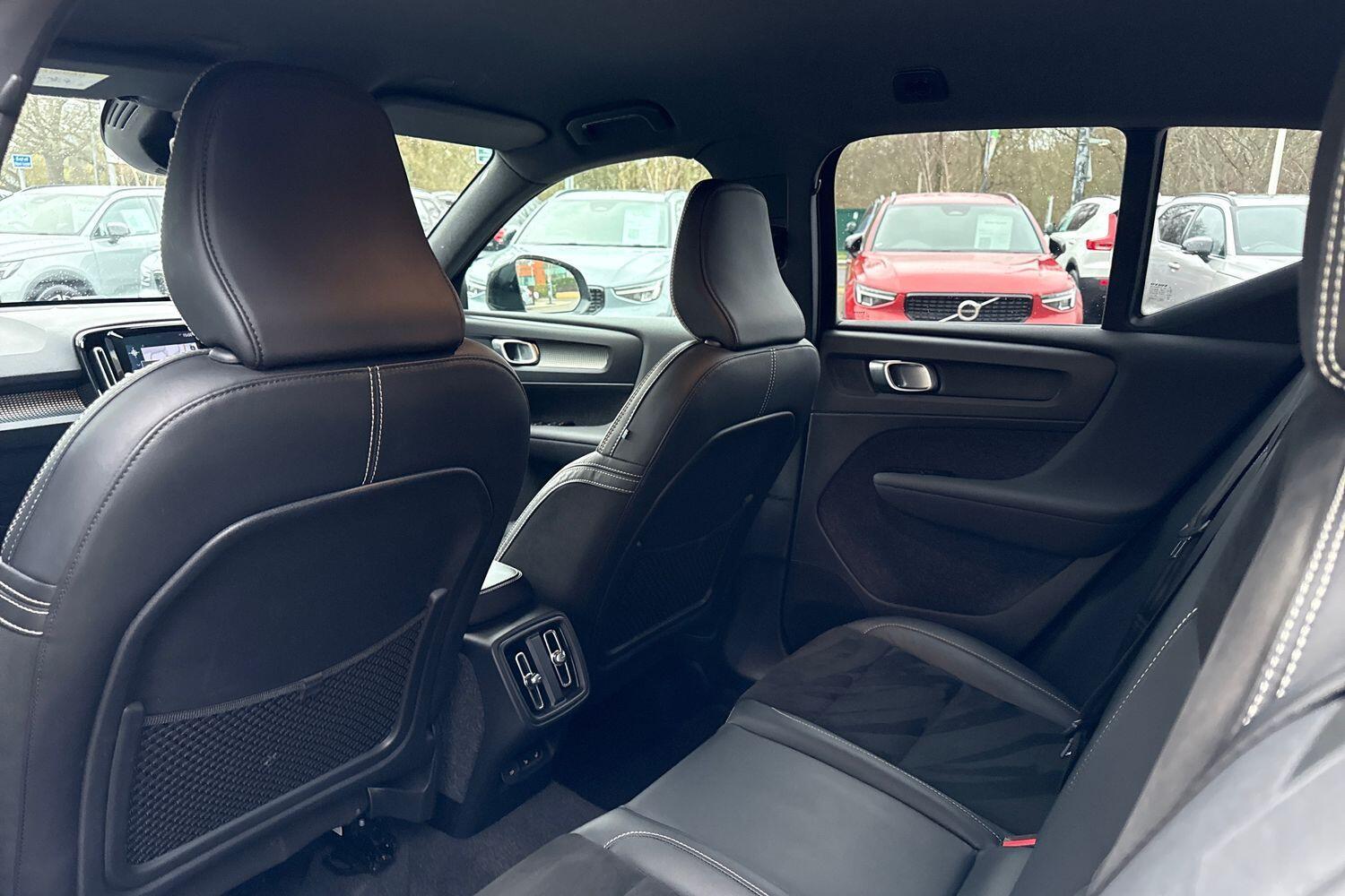 Used Volvo XC40 for sale - 76997039: Photo 31