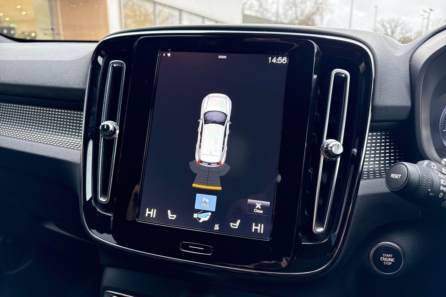 Used Volvo XC40 for sale - 76997039: Photo 4