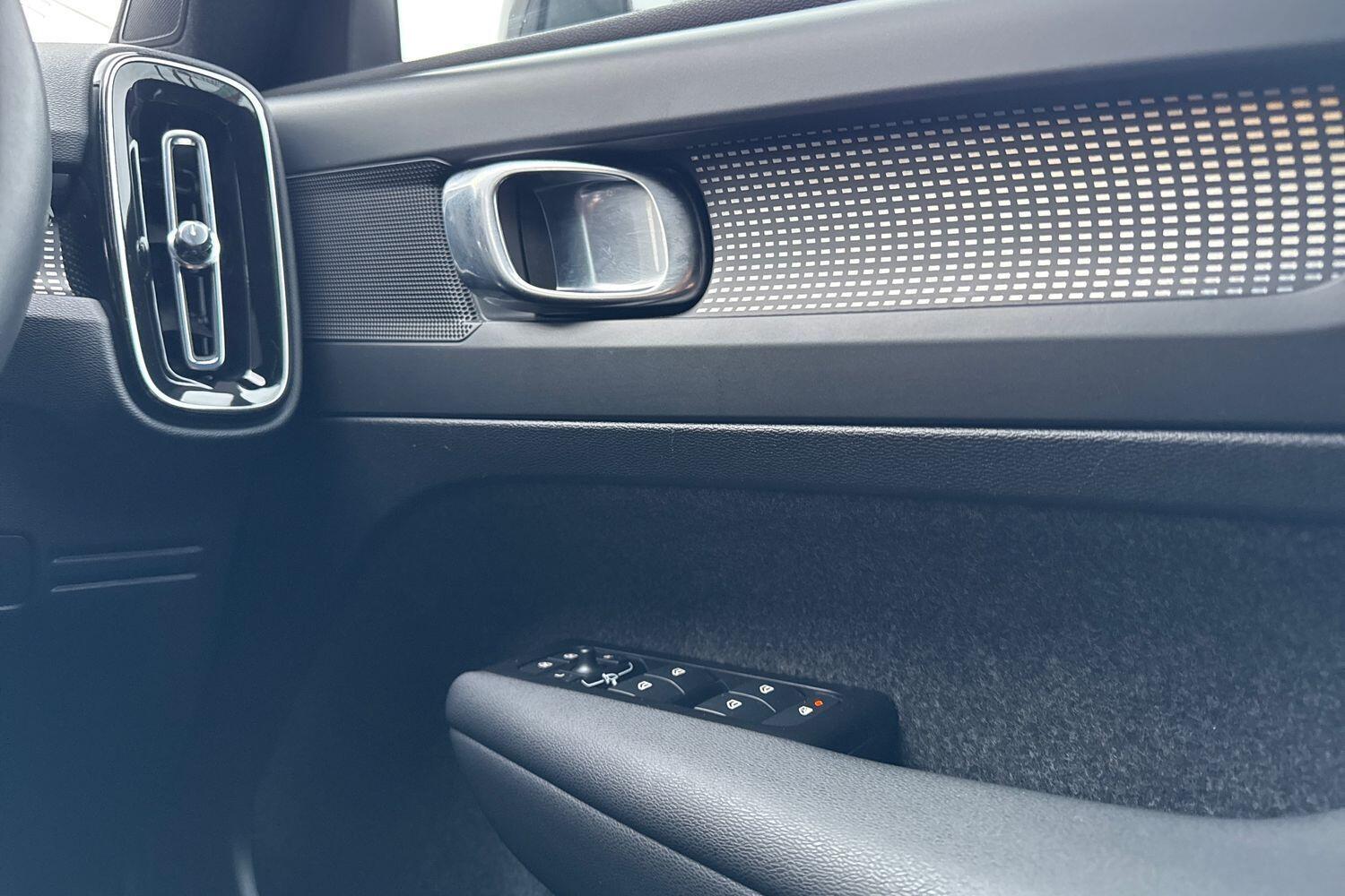 Used Volvo XC40 for sale - 76997039: Photo 42