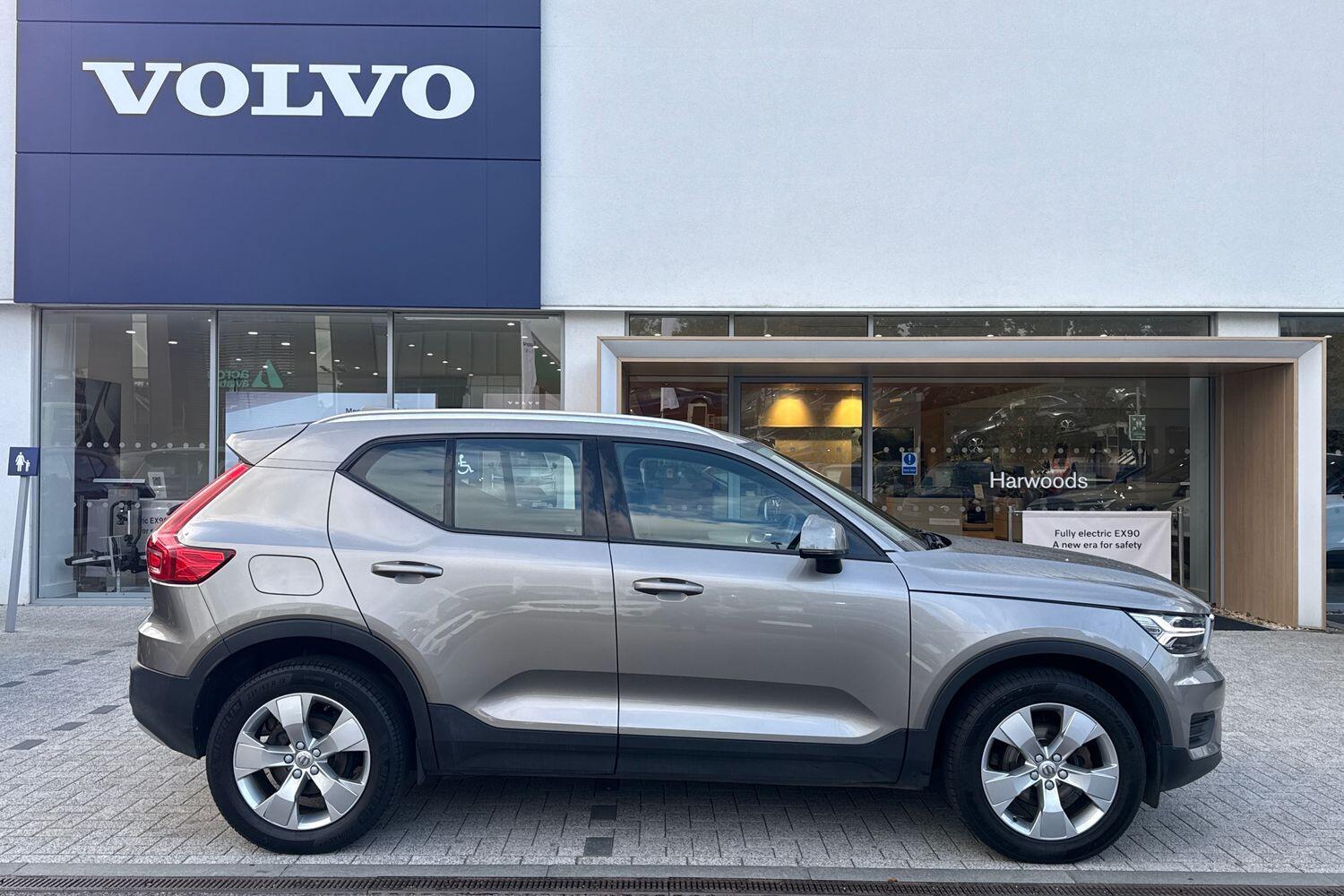 Used Volvo XC40 2021 for sale - 76073239: Photo 2