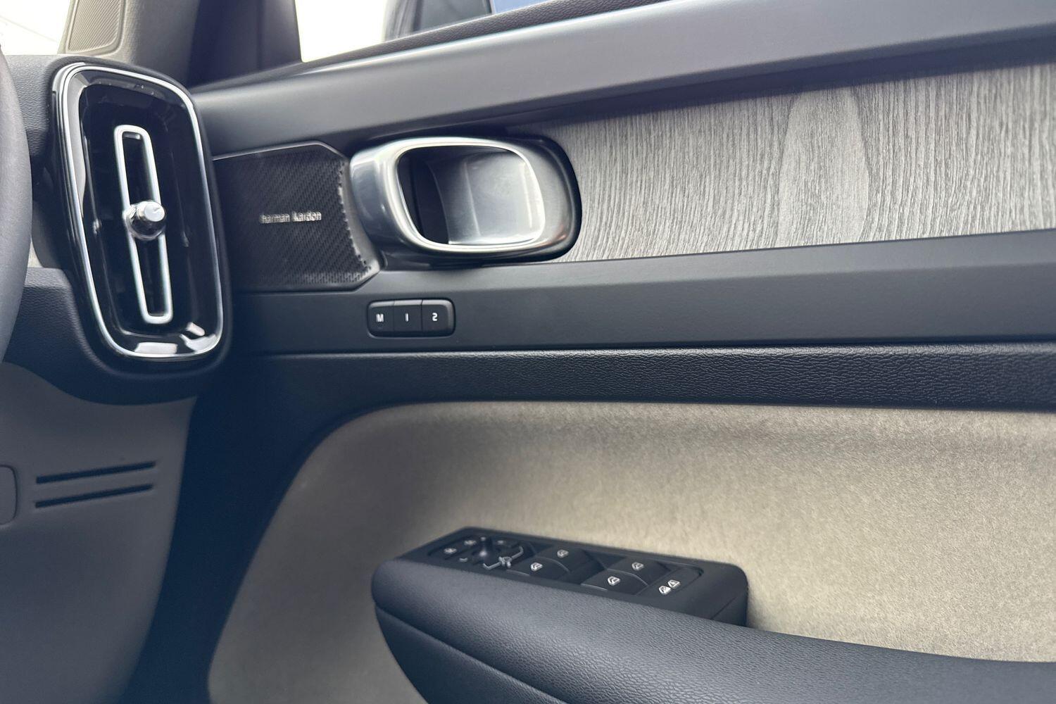 Used Volvo XC40 2022 for sale - 77523835: Photo 41