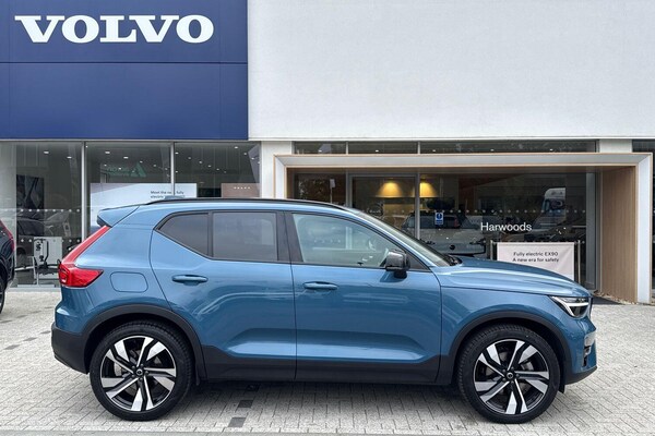 Used Volvo XC40 2025 for sale - 76226394: Photo 2