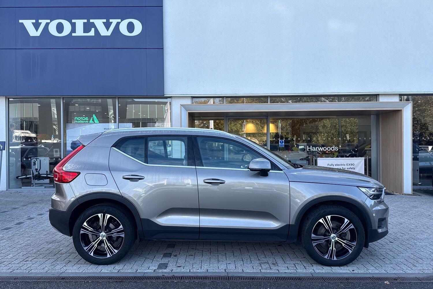 Used Volvo XC40 2022 for sale - 76360840: Photo 2