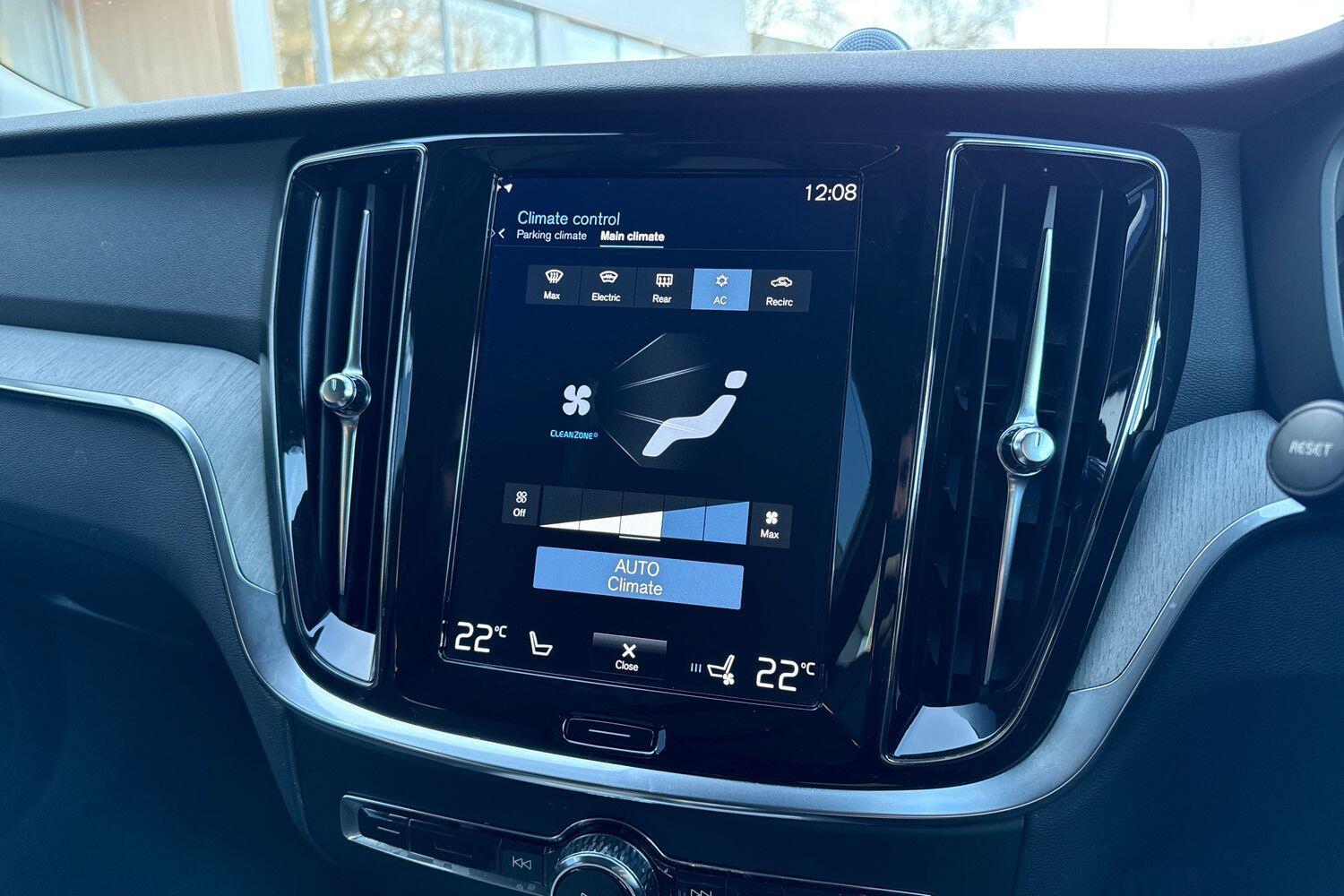 Used Volvo V60 2022 for sale - 77456393: Photo 38