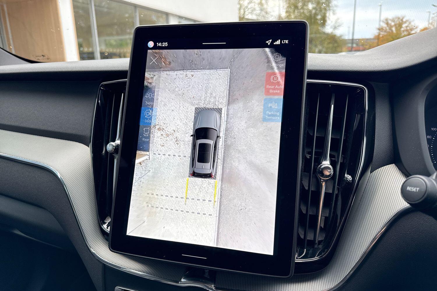 Used Volvo XC60 2025 for sale - 76499228: Photo 4