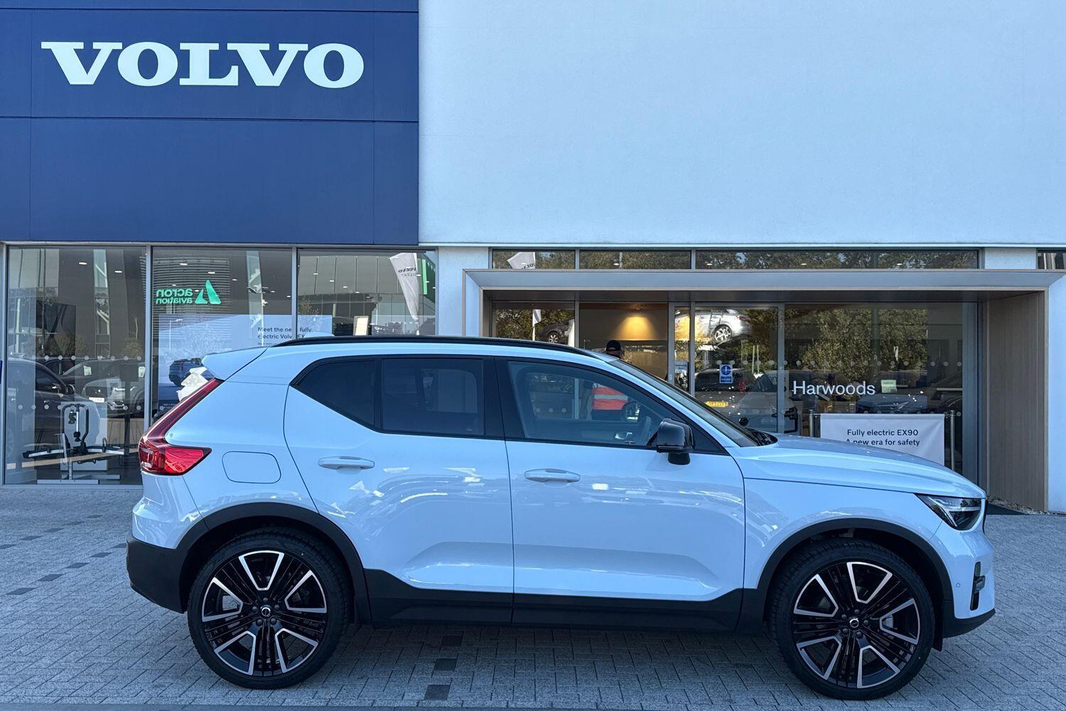 Used Volvo XC40 2025 for sale - 76645395: Photo 2