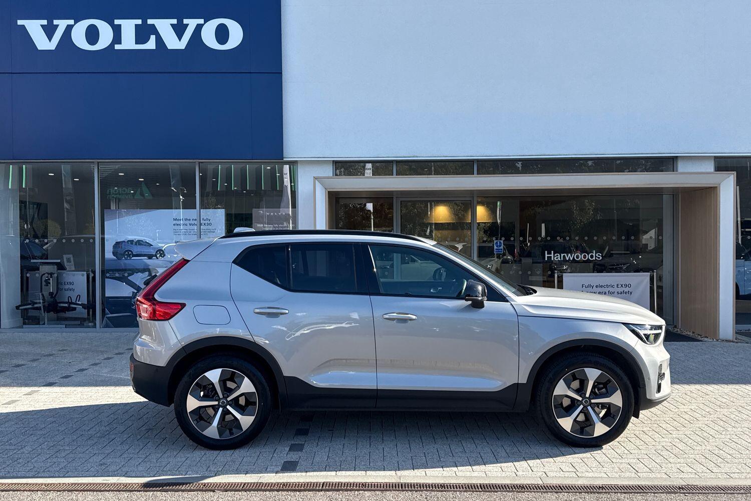 Used Volvo XC40 2023 for sale - 76032590: Photo 2