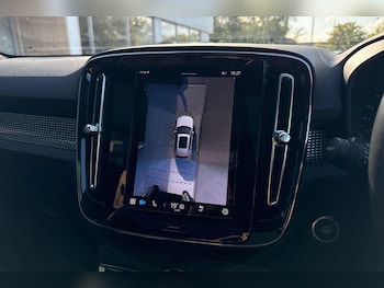 Used Volvo XC40 2023 for sale - 76032590: Photo 4