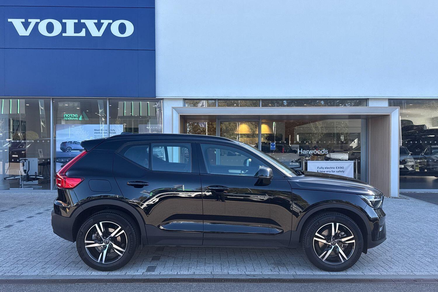 Used Volvo XC40 2023 for sale - 76260298: Photo 2