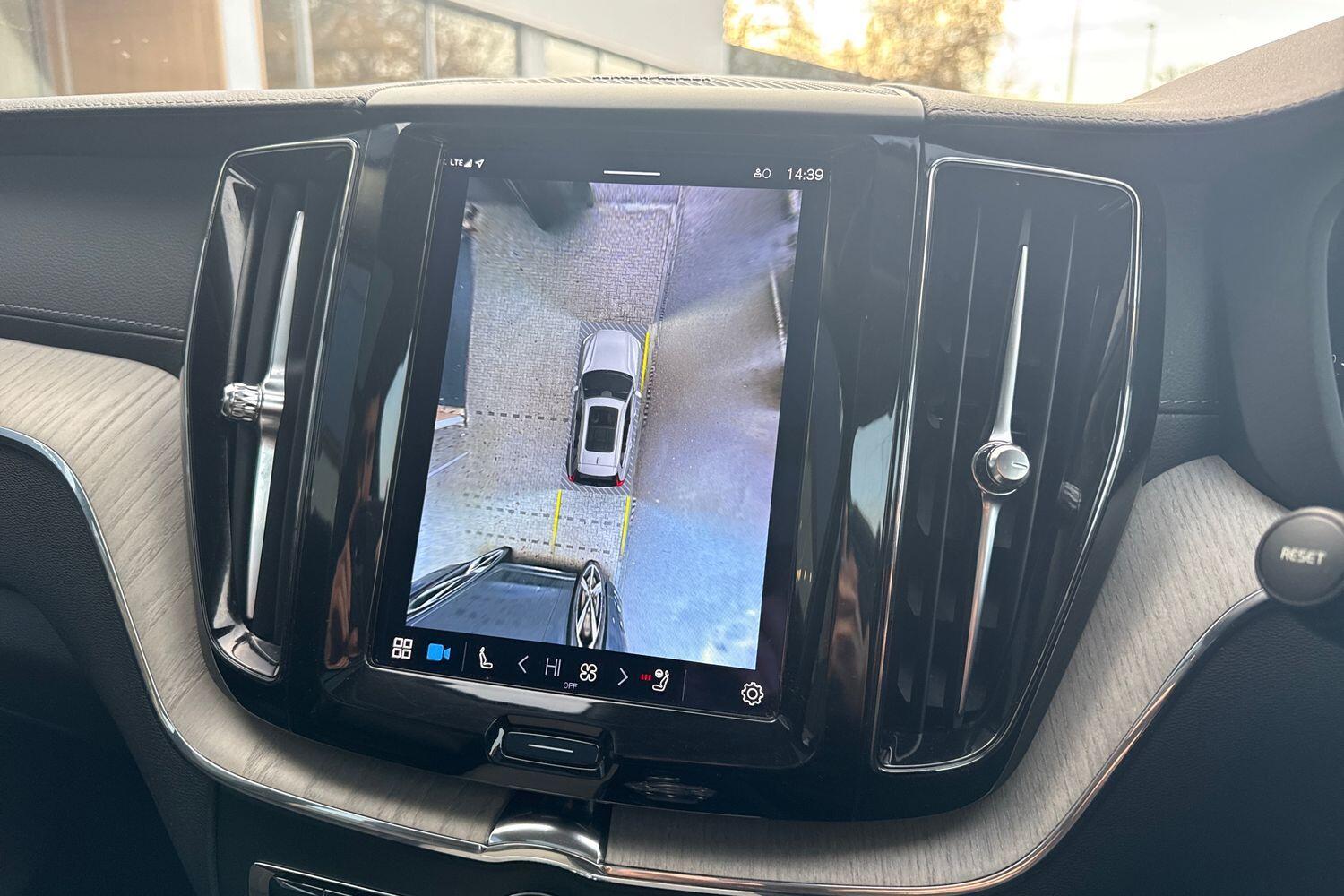 Used Volvo XC60 2022 for sale - 76824825: Photo 4