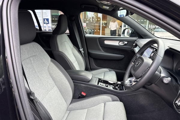 Used Volvo XC40 2023 for sale - 76179528: Photo 25
