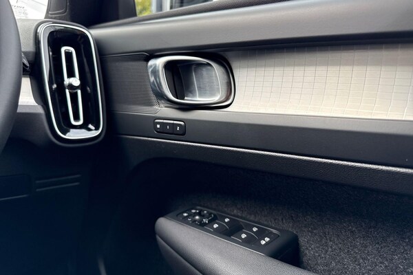 Used Volvo XC40 2023 for sale - 76179528: Photo 42