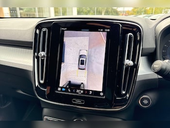 Used Volvo XC40 2023 for sale - 76179528: Photo 4
