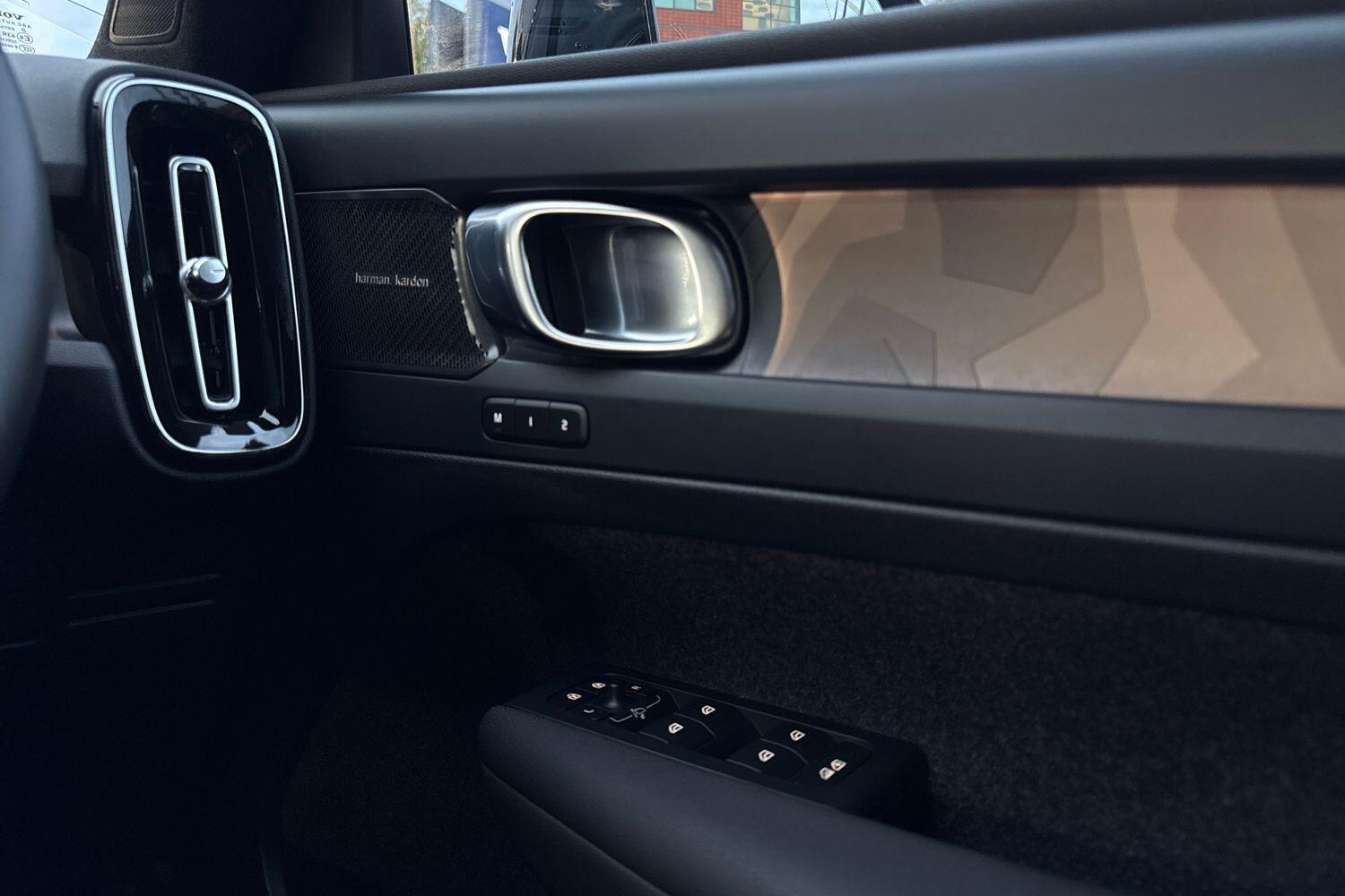 Used Volvo XC40 2024 for sale - 76597377: Photo 41