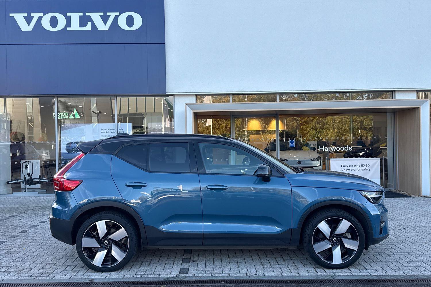Used Volvo XC40 2022 for sale - 76337014: Photo 2