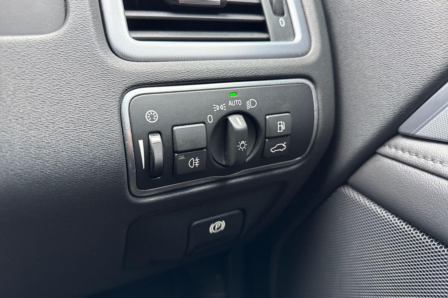 Used Volvo V70 2016 for sale - 77331190: Photo 41