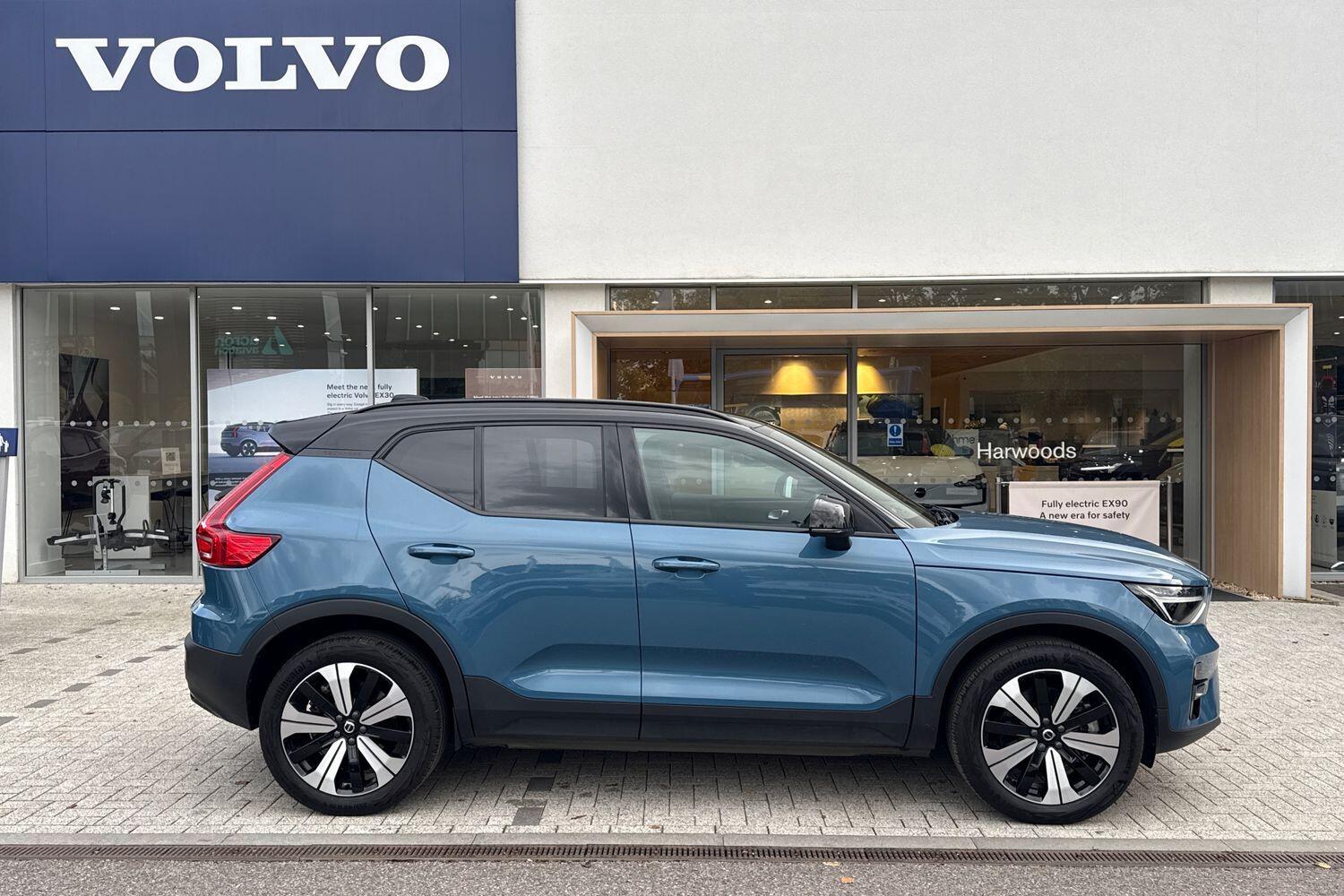 Used Volvo XC40 2022 for sale - 76361292: Photo 2