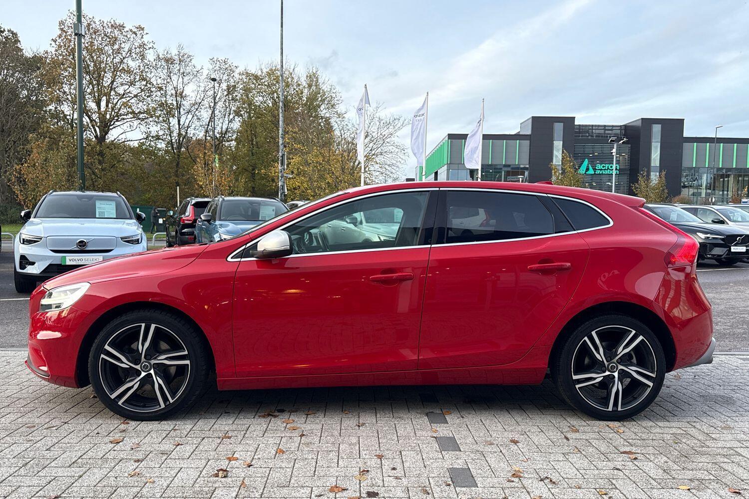 Used Volvo V40 2018 for sale - 76572817: Photo 11
