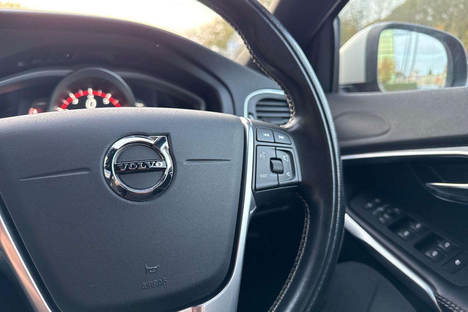 Used Volvo V40 2018 for sale - 76572817: Photo 37